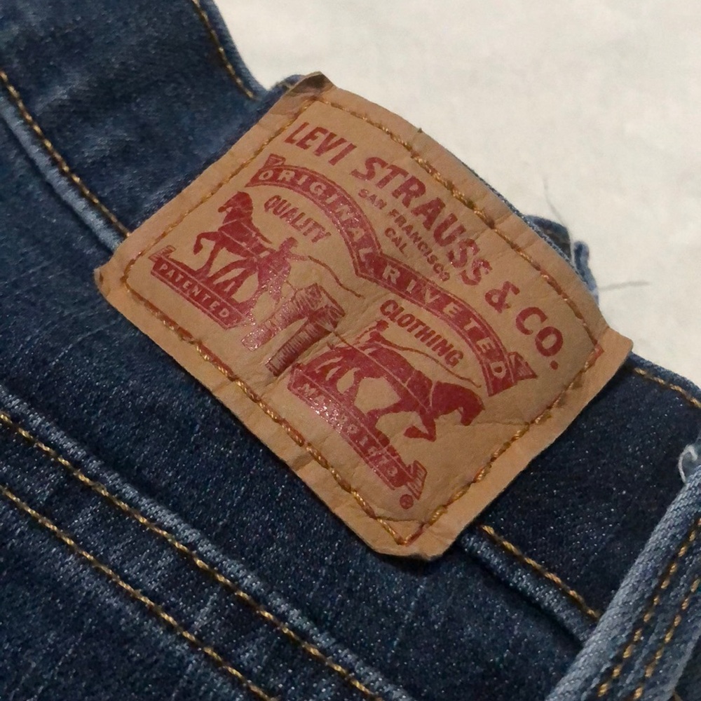 27 short  311 shipping skinny Levi jeans
